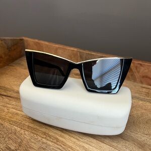 Chic Black Cat Eye Sunglasses with Gold Detail